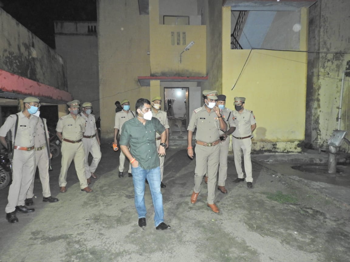 पीलीभीत : पुलिस अधीक्षक श्री दिनेश कुमार पी0 महोदय द्वारा थाना गजरौला, थाना पूरनपुर व चौकी घुँघचिहाई का किया गया आकस्मिक निरीक्षण।