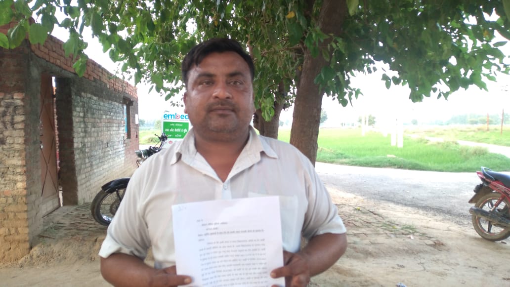 आँवला/बरेली - फर्जी मुकादमे लिखवा कर करता है अवैध वसूली पीड़ित व्यक्ति ने एसएसपी से शिकायत कर मॉगा न्याय।