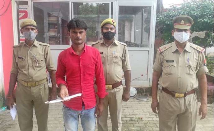 प्रयागराज:थाना मांडा पुलिस द्वारा मुकदमा अधिनियम संख्या 275/2021 से संबंधित लालजी विश्वकर्मा एक चाकू के साथ गिरफ्तार,