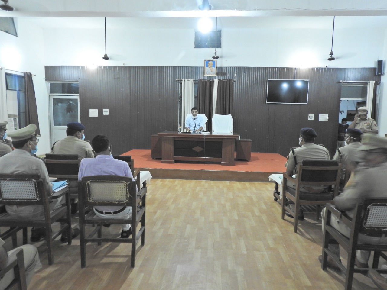 पीलीभीत : पुलिस अधीक्षक  ने समस्त क्षेत्राधिकारीगण/थाना प्रभारियों के साथ अपराध समीक्षा गोष्ठी की।
