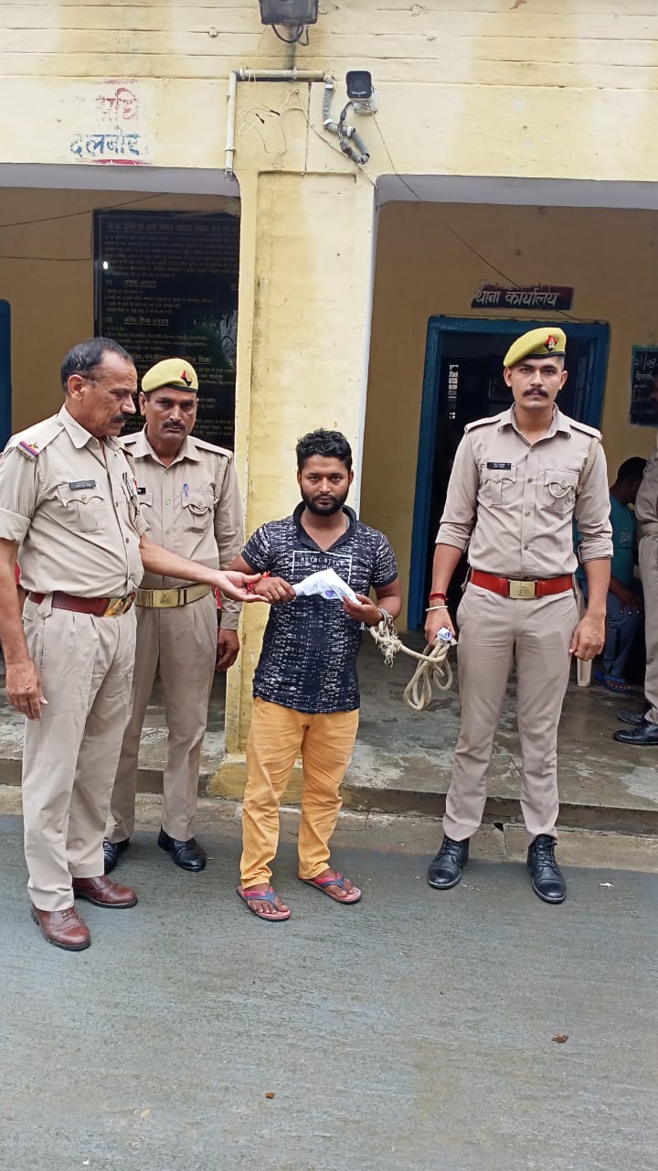 बरेली-खेत से कार हटाने के विवाद में हत्या करने बाला आला तमंचे सहित गिरफ्तार भेजा गया जेल