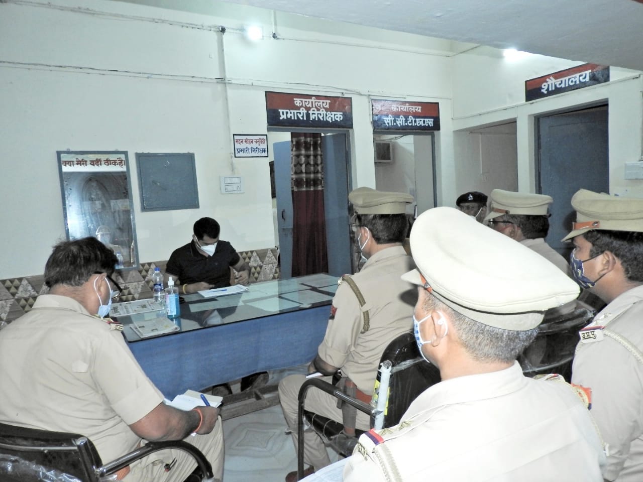 पीलीभीत :पुलिस अधीक्षक महोदय ने सर्किल नगर के थानों का किया अर्दली रूम।