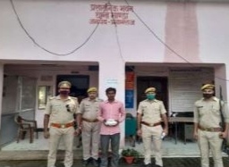प्रयागराज - थाना मांडा पुलिस द्वारा 550 ग्राम अबैध गाजा के सांथ निवासी हाटा अरुण विश्वकर्मा गिरफ्तार,