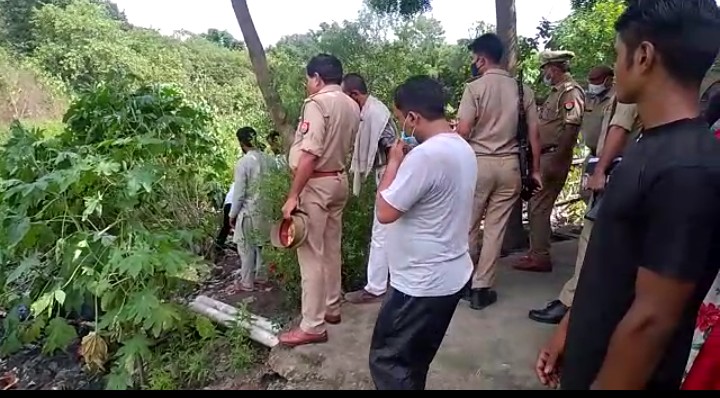 बरेली:-ठेले पर बैठे चार बच्चे अचानक ठेला पलटने से गिरे नदी मे