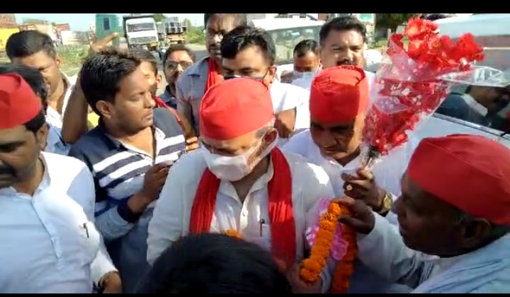 बरेली-सपा कार्यकर्ताओं ने प्रदेशाध्यक्ष का फूल मालाओं से किया स्वागत