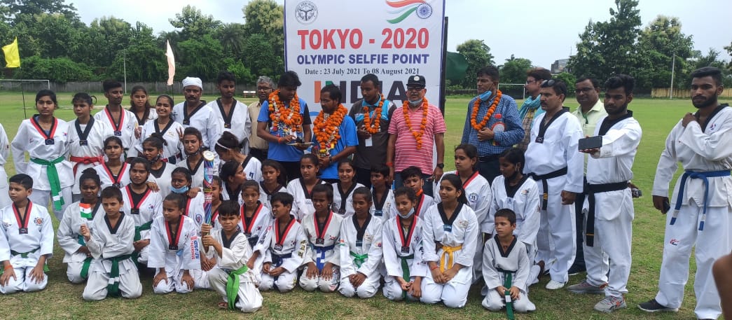 बहराइच :प्रदेश स्तरीय टोक्यो ओलंपिक जागरूकता रिले का बहराइच में आगमन पर सभी खेल संघों द्वारा जोरदार स्वागत किया गया
