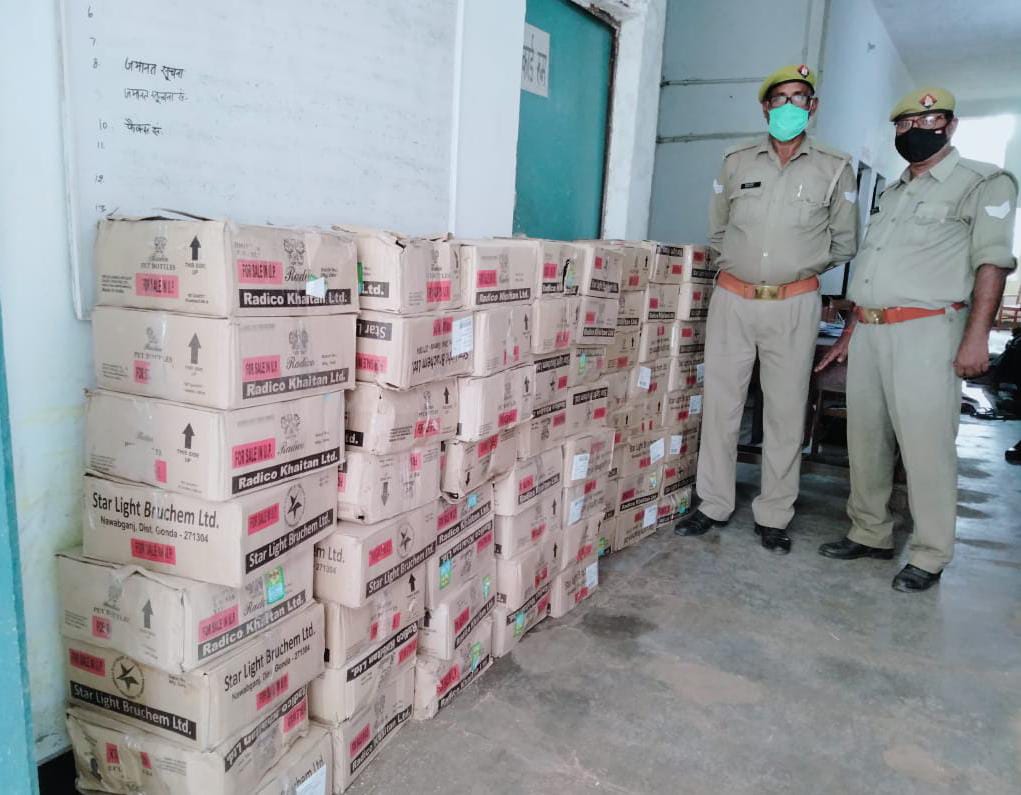 रायबरेली :  पिकप में भर कर प्रतापगढ़ जा रही अवैध शराब पकड़ी