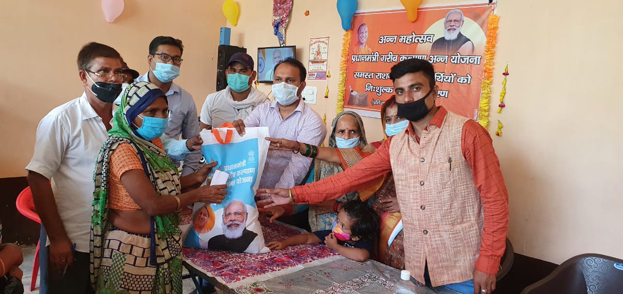 पीलीभीत :प्रधानमंत्री गरीब कल्याण योजना के तहत जनपद की सभी उचित दर की दुकानों पर अन्न महोत्सव कार्यक्रम का आयोजन किया गया।