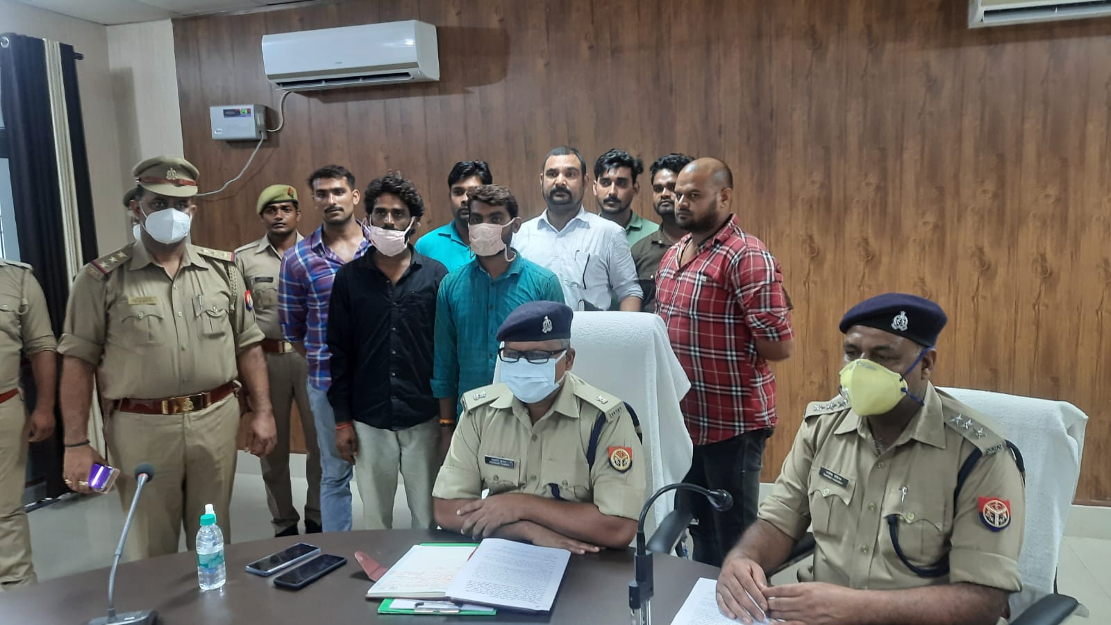 इटावा : अवैध असलहों की तस्करी करने वाले गिरोह के 2 तस्कर गिरफ्तार