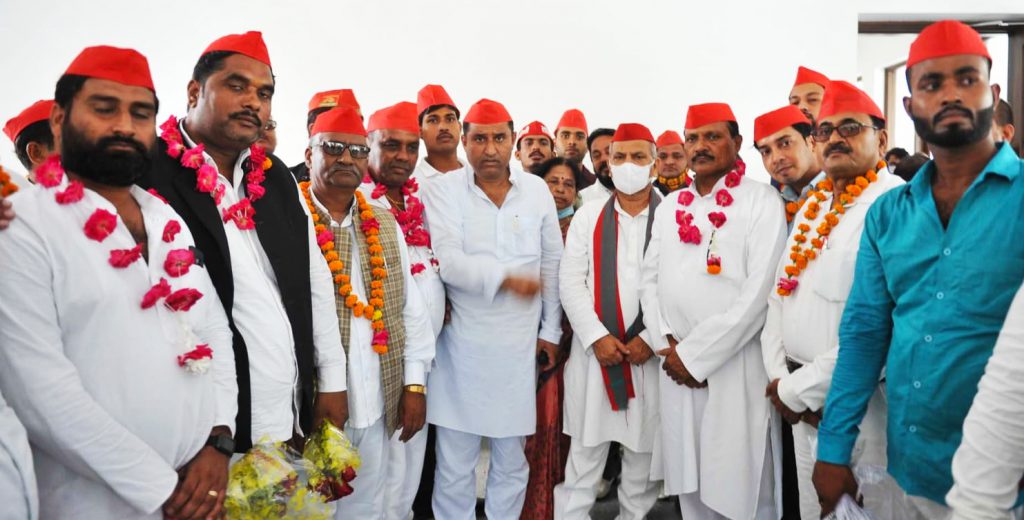 फर्रुखाबाद::भाजपा, बसपा व कांग्रेस के नेताओं ने समाजवादी पार्टी की सदस्यता ग्रहण कर, हुआ स्वागत