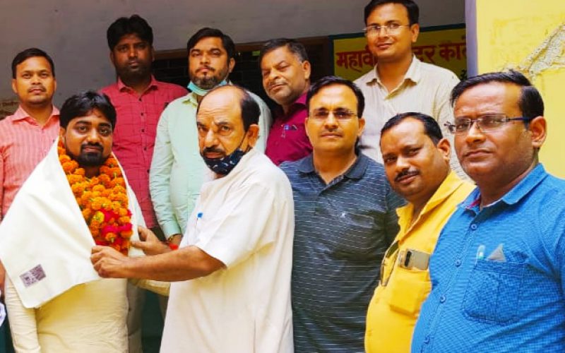 फर्रुखाबाद :प्रवेश रत्न शाक्य माध्यमिक शिक्षक संघ के जिला संयोजक बनने पर हुआ जोरदार स्वागत