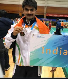 भारत क पहले ऐसे अधिकारी है सुहास जिसने लिया पैरालंपिक में हिस्सा ,जर्मनी के निकलस को दी मात