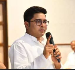 अभिषेक बनर्जी ने पुतले के साथ अभिनय का अनुभव साझा किया