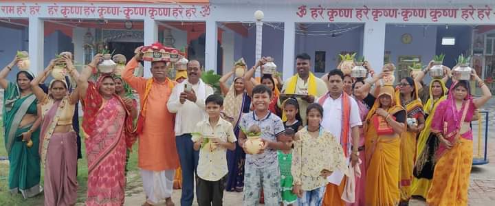 इटावा : धूमधाम से निकली मंगल कलश यात्रा