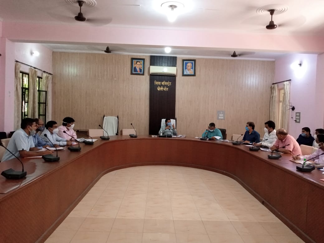 पीलीभीत : प्रगति खराब होने के कारण ए0पी0ओ0 को दी गई नोटिस, प्रगति न होने पर होगी कठोर कार्यवाही- जिलाधिकारी।