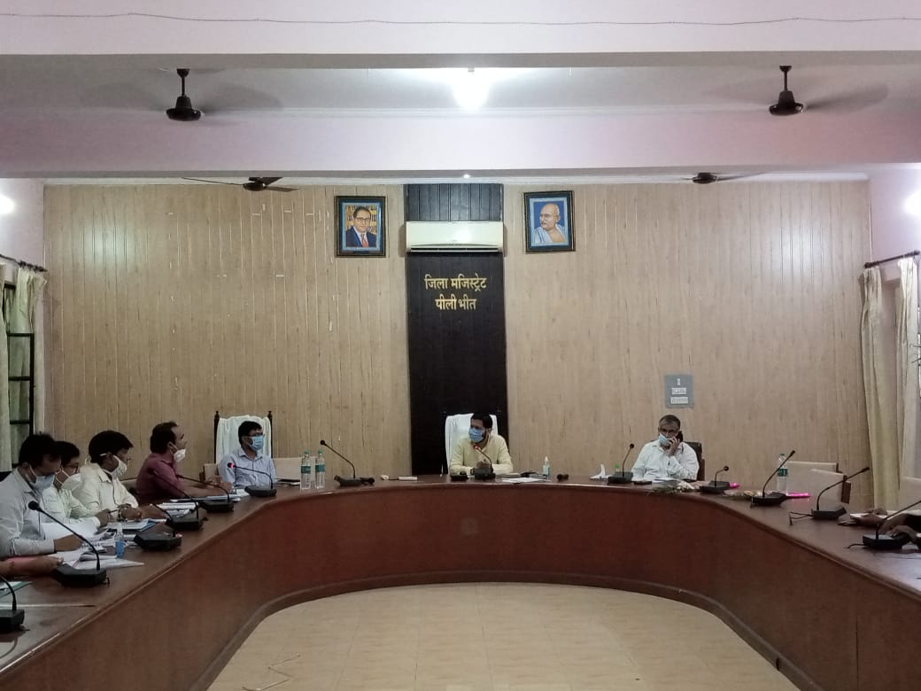 पीलीभीत: निर्माण कार्यों को समयबद्व व गुणवत्ता परक ढ़ंग से करें पूर्ण-जिलाधिकारी।