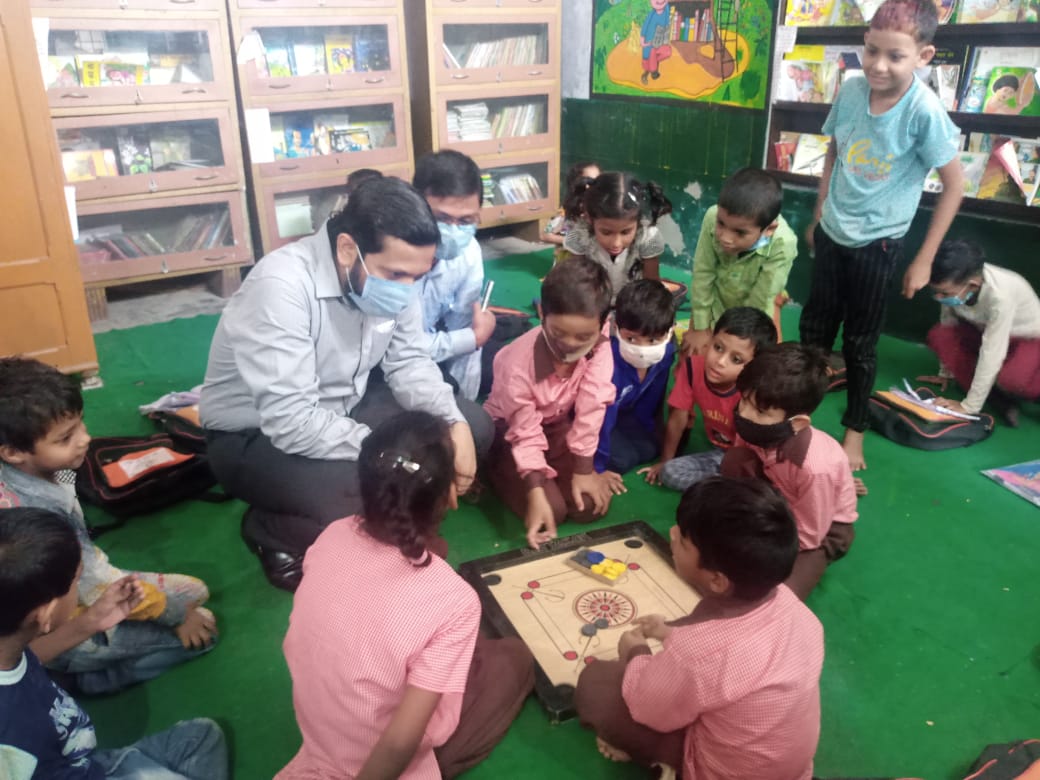 पीलीभीत :जिलाधिकारी द्वारा नगर क्षेत्र के प्राथमिक व उच्च प्राथमिक विद्यालयों का आकस्मिक निरीक्षण किया गया।