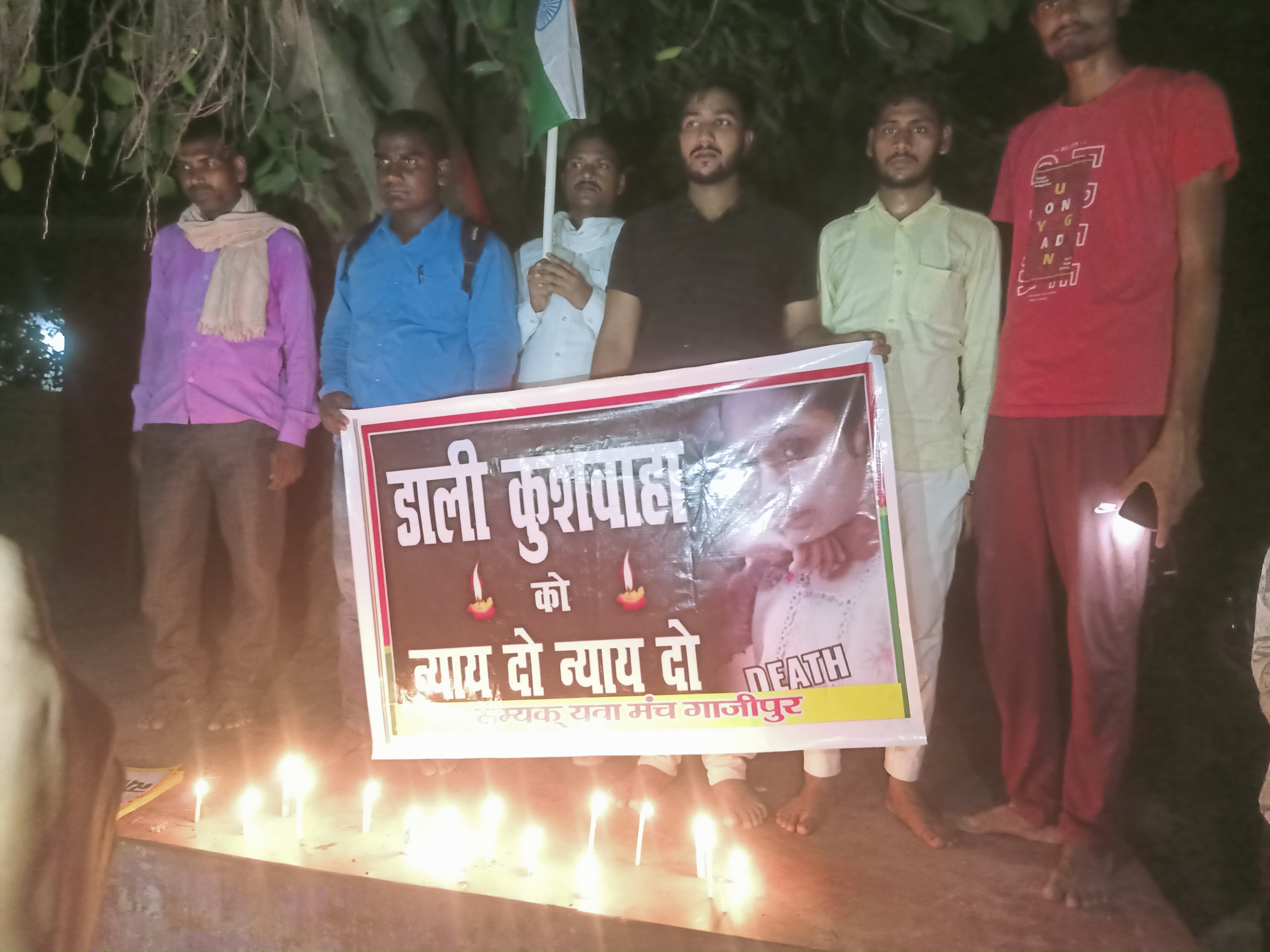 गाज़ीपुर: सम्यक युवा मंच ने निकाला कैडल मार्च