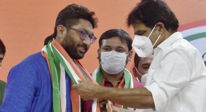 जिग्नेश मेवानी को कांग्रेस के साथ जाने की जरूरत क्यों पड़ी?
