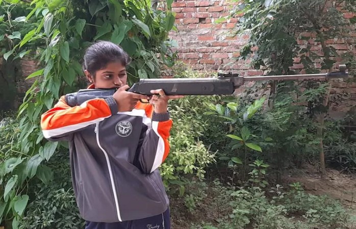 चार गोल्ड मेडल जीतने वाली उत्तर प्रदेश की शूटर बेटी जागृति सिंह मौर्या को उपमुख्यमंत्री केशव प्रसाद मौर्य ने किया फोन