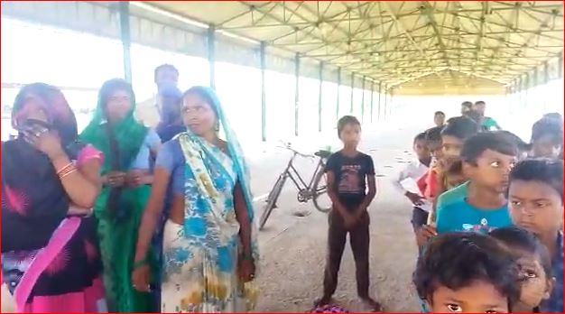 बहराइच : मिहींपुरवा ब्लॉक के गोपिया में राशन वितरण बन रहा समस्या