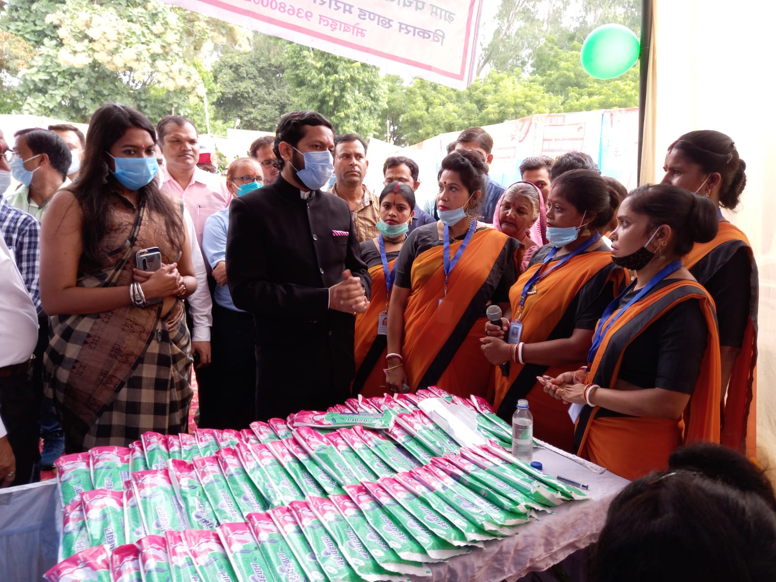 पीलीभीत :जिलाधिकारी द्वारा गांधी जयन्ती के शुभ अवसर पर सरस शोरूम व दो दिवसीय सरस मेले का किया गया शुभारम्भ।