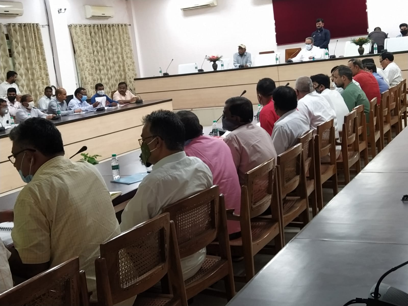 प्रयागराज:  पंचायती राज विभाग नेें विभागीय अधिकारियों के साथ की मण्डलीय समीक्षा बैठक