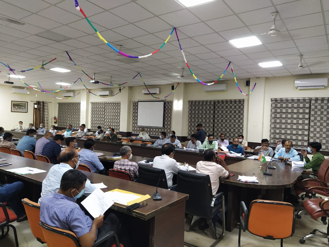 प्रयागराज: मुख्य विकास अधिकारी की अध्यक्षता में 37 बिंदुओं के विकास कार्यों की प्रगति की समीक्षा बैठक सम्पन्न