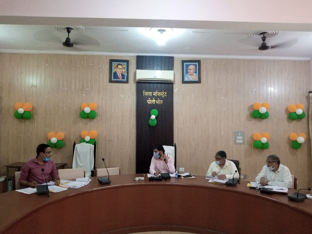 पीलीभीत : योजनाओं को समयबद्ध व लक्ष्य के अनुरूप करें पूर्ण-जिलाधिकारी।