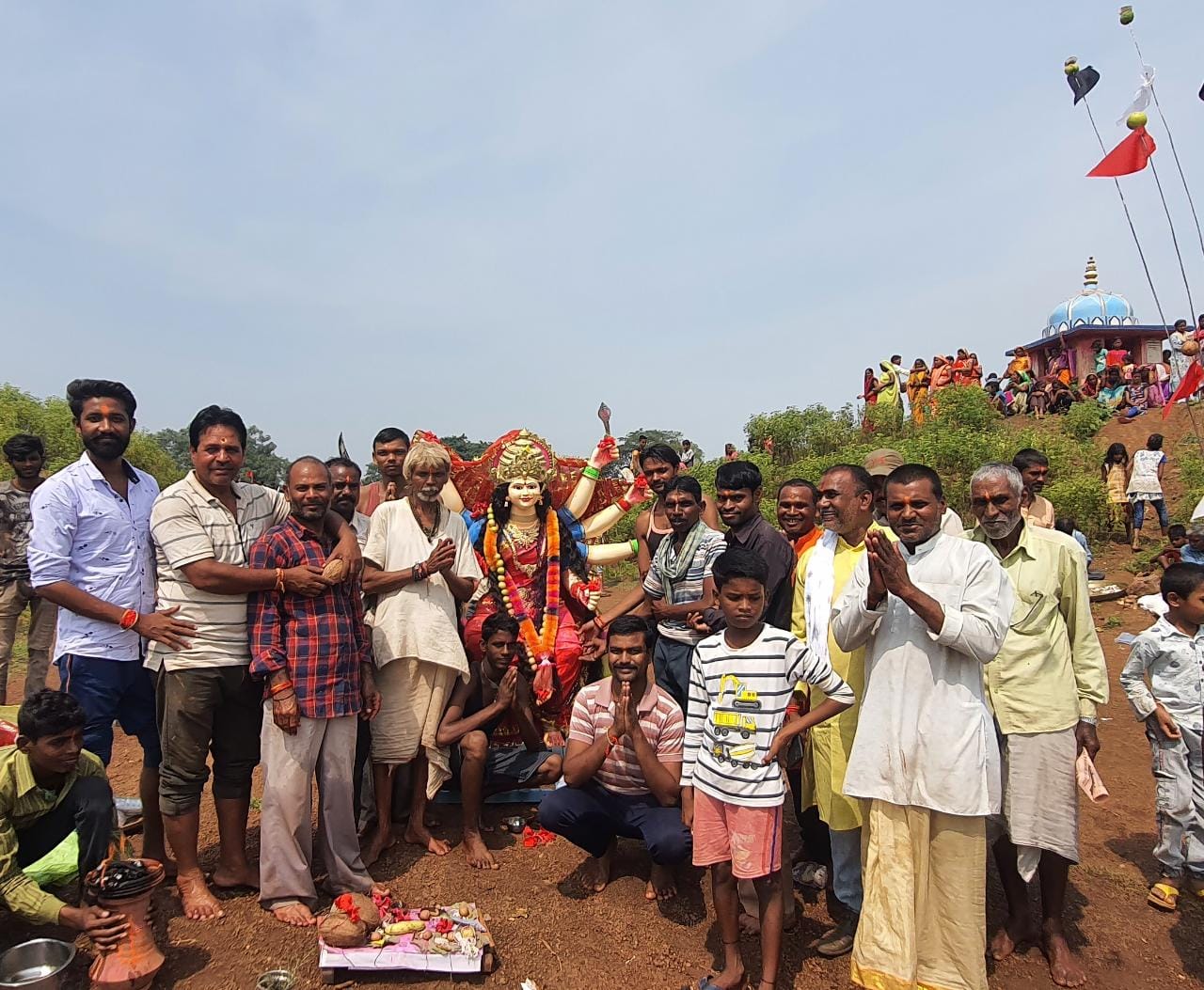 रायपुर : बाजे-गाजे के साथ झूमते हुए निकले भक्त, नम आंखों से दी मां दुर्गा को विदाई