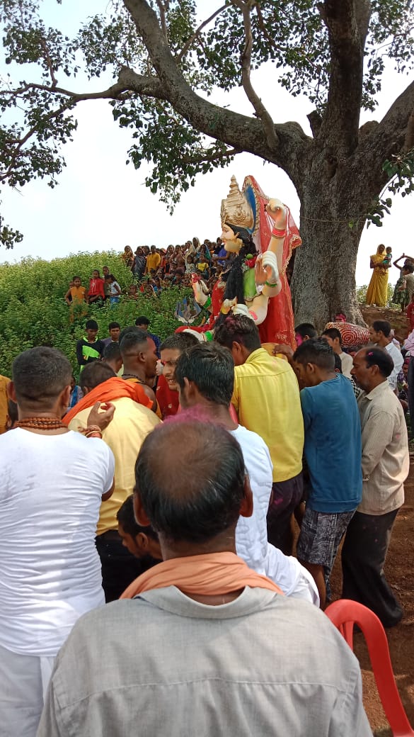 रायपुर :- ग्राम बरतोरी में किया गया मां दुर्गा विसर्जित