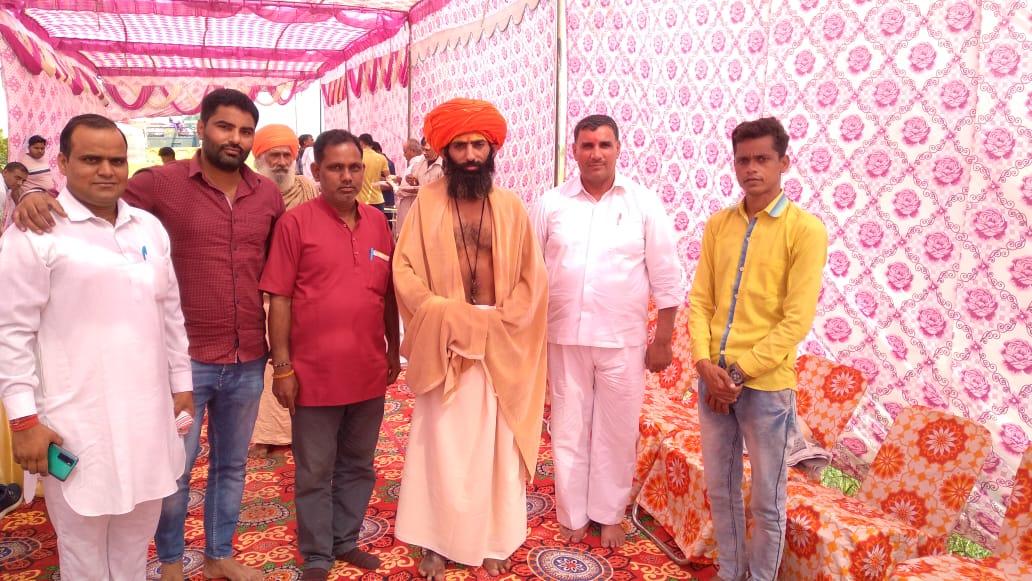 बरेली - 41दिनों की खडेश्री तपस्या के समापन के उपलक्ष्य के भण्डारे मे हिन्दू मुस्लिम एकता देखने को मिली।