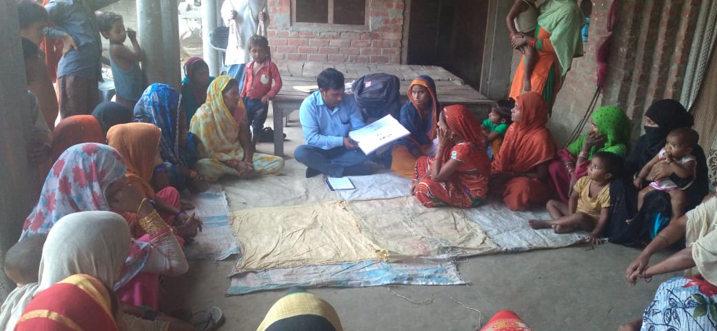 बहराइच: विकासखंड बलहा के ग्राम पंचायत खैरी समैसा में ग्राम समूह का किया गया संगठन, महिलाओं को सभी क्षेत्रों में आगे बढ़ाने के लिए किया गया जागरूक।