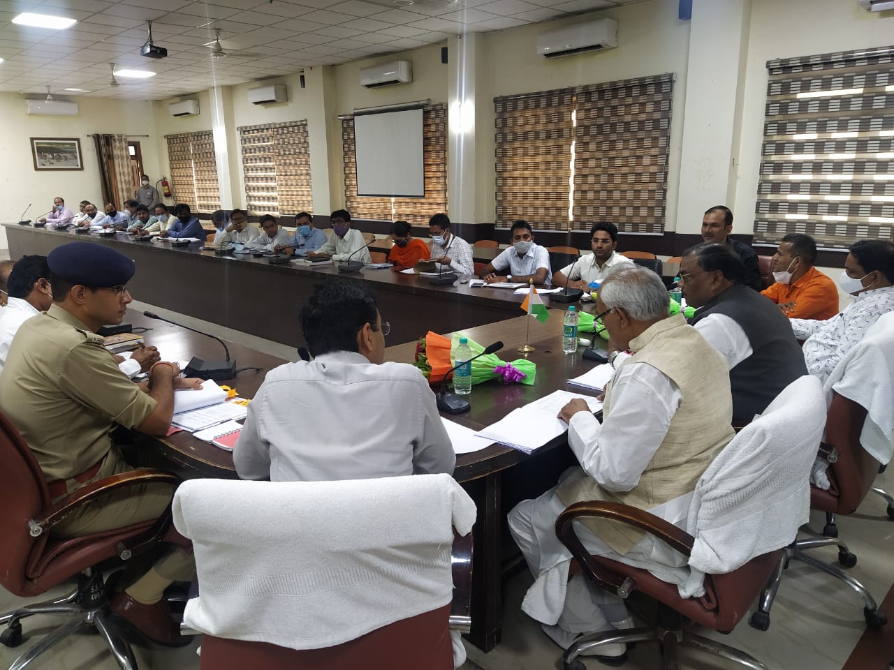 उ0प्र0 विधान परिषद की संसदीय अध्ययन समिति के द्वारा लम्बित प्रकरणों की अद्य्तन स्थिति की समीक्षा की गयी