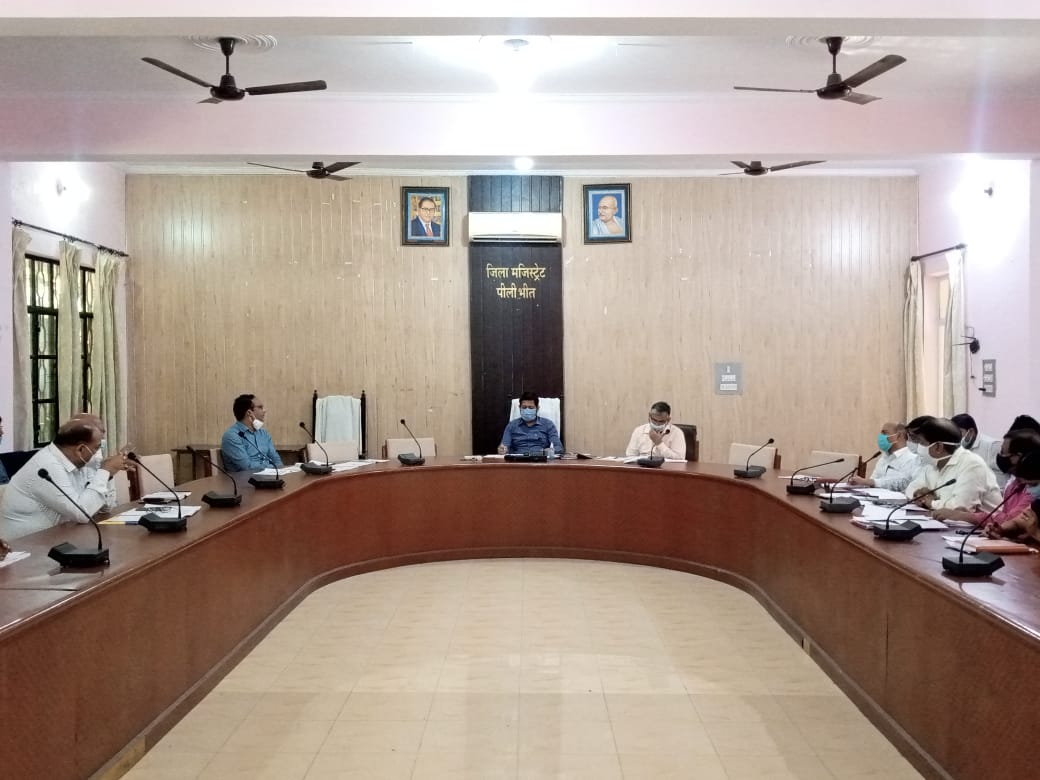 पीलीभीत : निर्माण कार्यों को समयबद्व व गुणवत्ता परक ढ़ंग से करें पूर्ण-जिलाधिकारी।