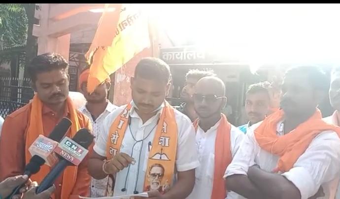 रायपुर -: केसदा के प्रमुख पांच समस्याओ को लेकर शिव सैनिकों ने सीईओ को सौंपा ज्ञापन