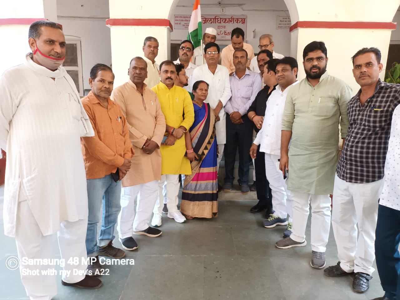 इटावा :कांग्रेस पार्टी का किसानों को डीएपी खाद न मिलने पर धरना प्रदर्शन