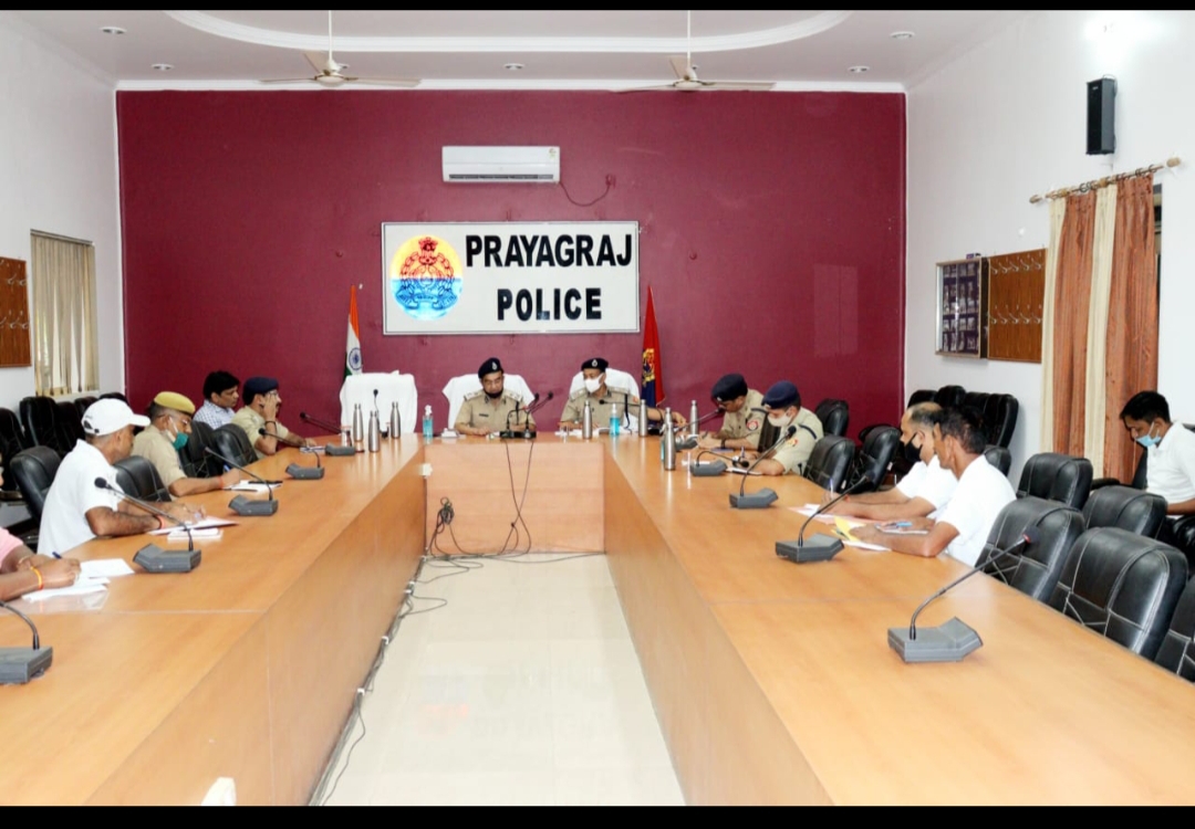 प्रयागराज : पुलिस लाइन सभागार प्रयागराज में गोष्ठी की गयी तथा सम्बन्धित को आवश्यक दिशा निर्देश दिये गये