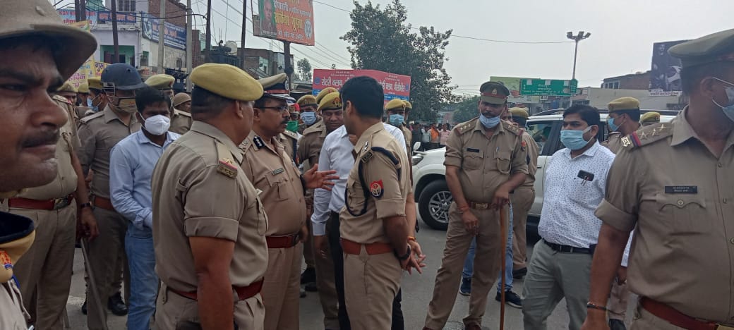 पीलीभीत: आसाम/बांसुरी चौराहे पर सुरक्षा व्यवस्था को लेकर आवश्यक दिशा निर्देश दिए गए.