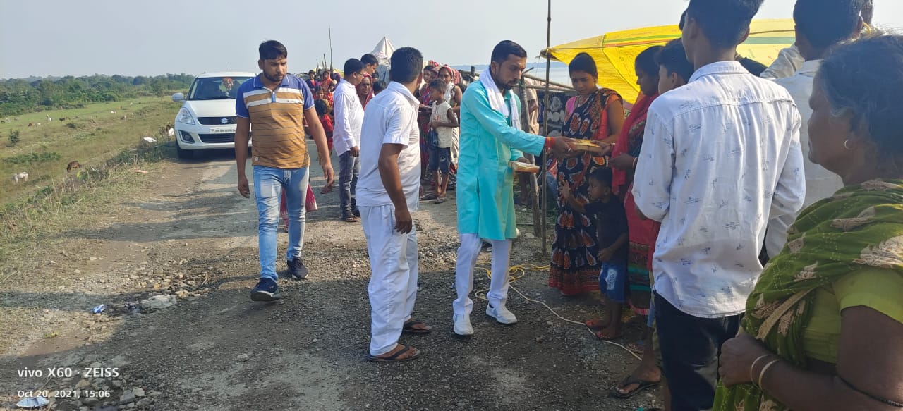 पीलीभीत : पूरनपुर ब्लॉक प्रमुख प्रतिनिधि द्वारा पीड़ितों को हर संभव मदद पहुंचाई जा रही है ।