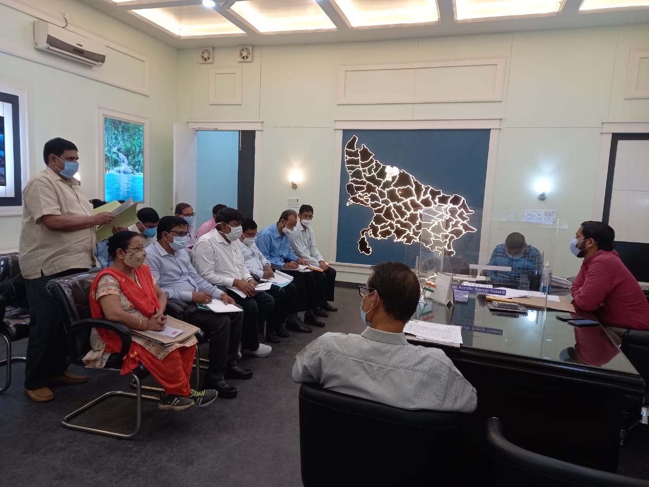 पीलीभीत : जिलाधिकारी की अध्यक्षता में जिला पोषण समिति की बैठक सम्पन्न।