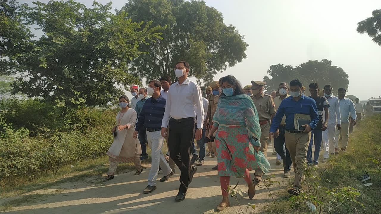 रायबरेली: डीएम व एसपी ने डलमऊ एसडीएम के साथ बाढ प्रभावित क्षेत्रों का किया निरीक्षण