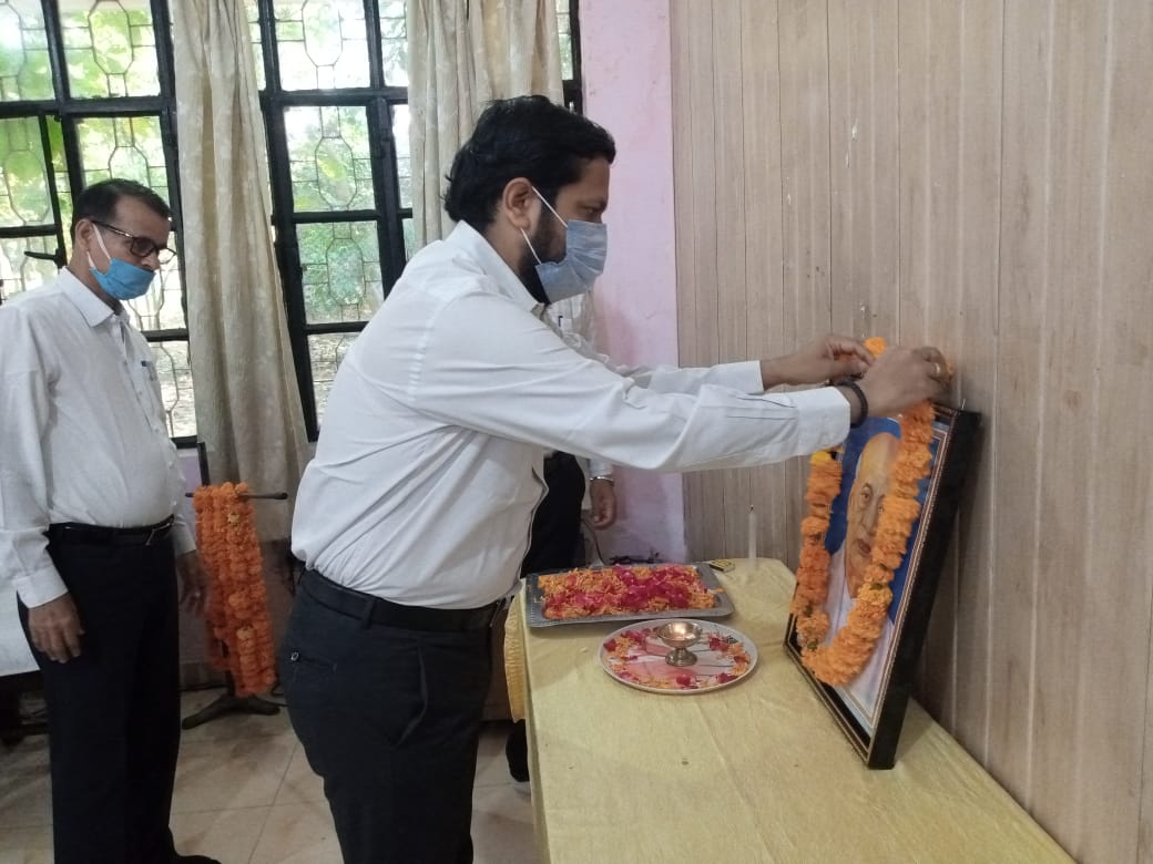 पीलीभीत: धूम धाम से मनाया गया सरदार वल्लभ भाई पटेल का जन्म दिवस।