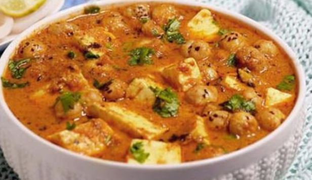 सर्दियों में गर्मागर्म पनीर के समोसे का लें स्वाद, जानें 'परफेक्ट रेसिपी'