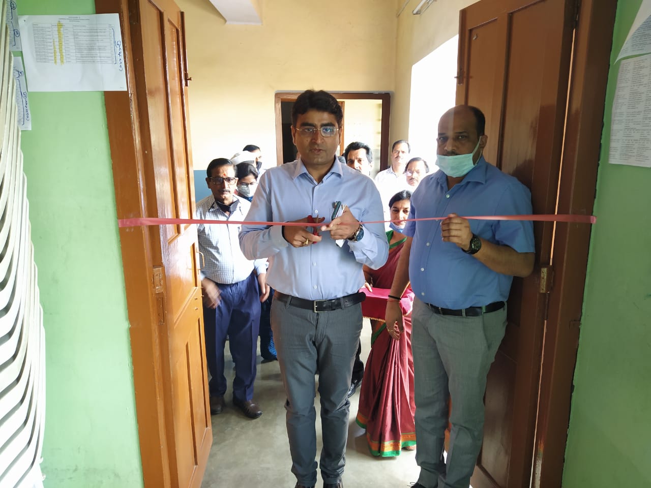 प्रयागराज: जिलाधिकारी ने डिस्ट्रिक कांटेक्ट सेंटर का किया शुभारम्भ एवं आपदा नियंत्रण कक्ष का किया निरीक्षण