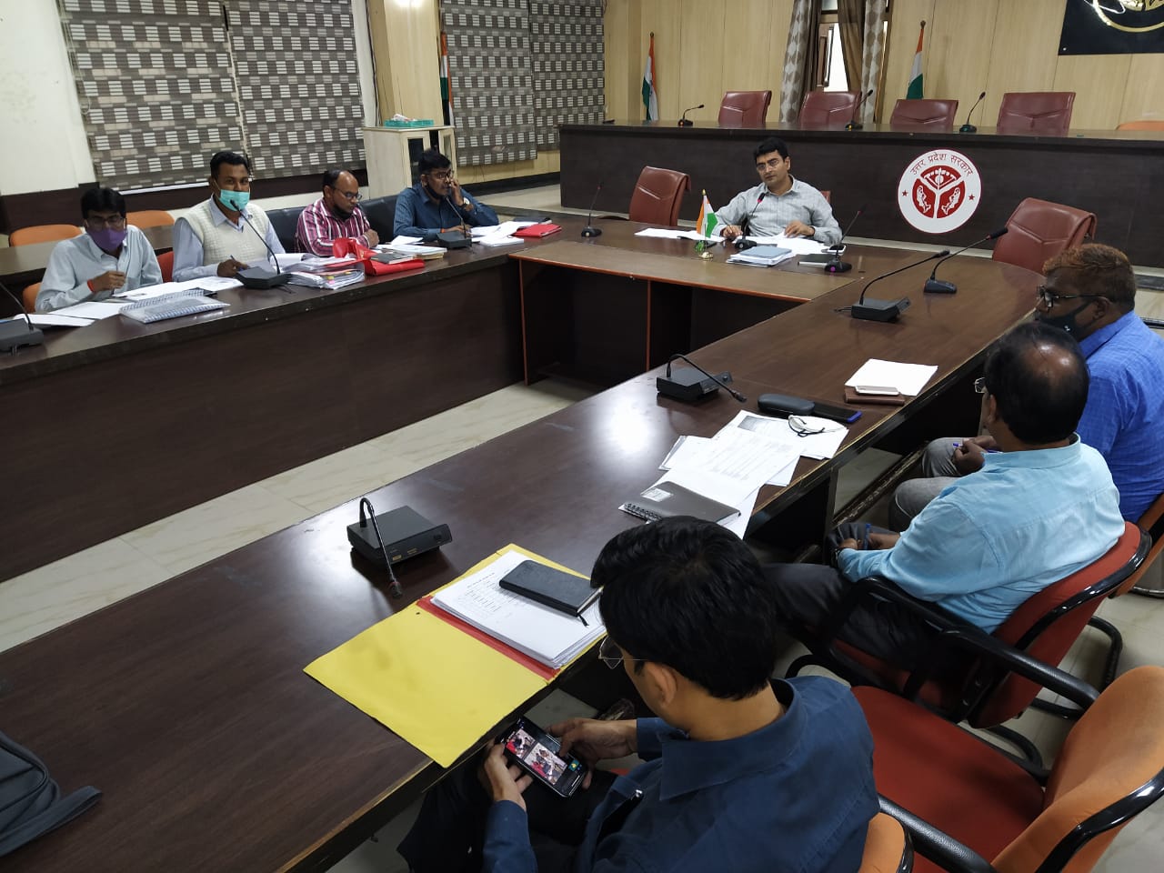 प्रयागराज :जिलाधिकारी की अध्यक्षता में 50 लाख रूपये से अधिक लागत वाले निर्माण कार्यों की समीक्षा बैठक सम्पन्न