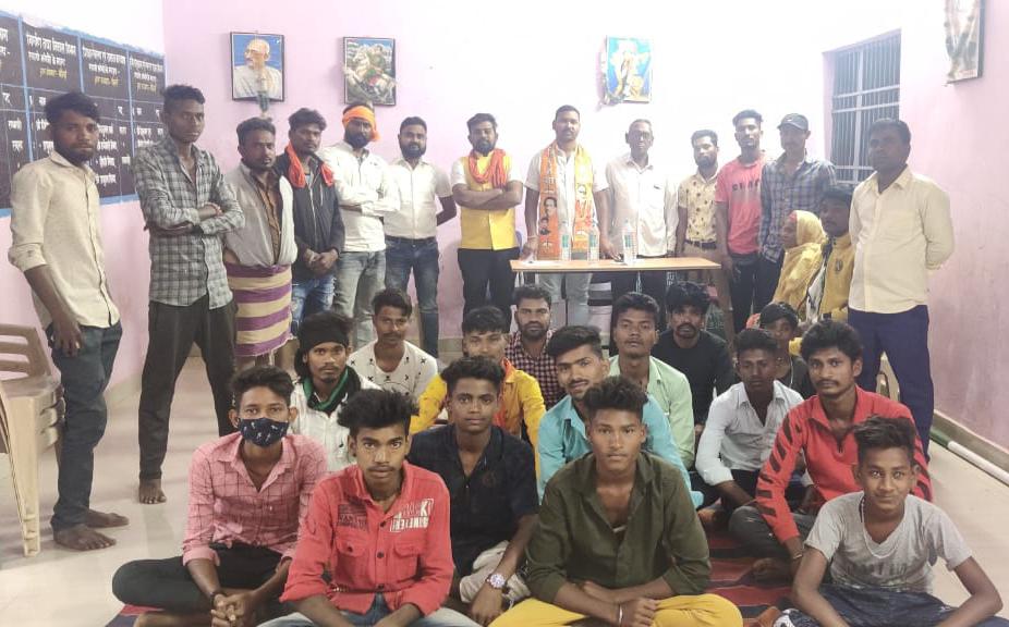बलौदाबाजार :-सिमगा ब्लाक के ग्राम पौसरी (हथबंद) में 35 लोगों  ने ली शिवसेना की सदस्यता