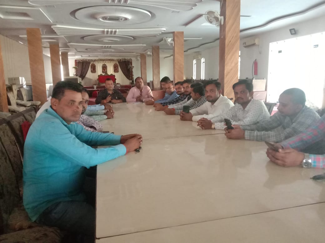 पीलीभीत :पूरनपुर प्रेस क्लब बैठक का आयोजन किया गया जिसमें स्थानीय पत्रकार ग्रामीणों को वोट बनवाने के लिए करेंगे जागरूक मीडिया प्रभारी =राधा कृष्ण कुशवाहा