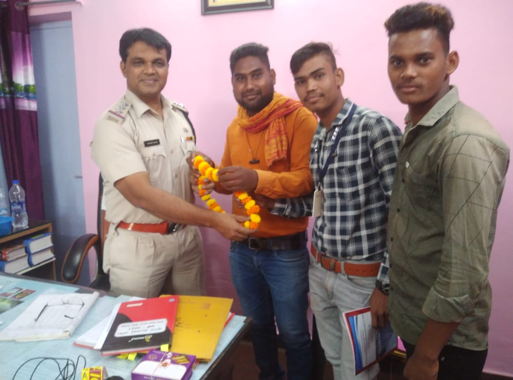 रायपुर:- पत्रकारों ने किया नये थाना प्रभारी निरीक्षक का स्वागत