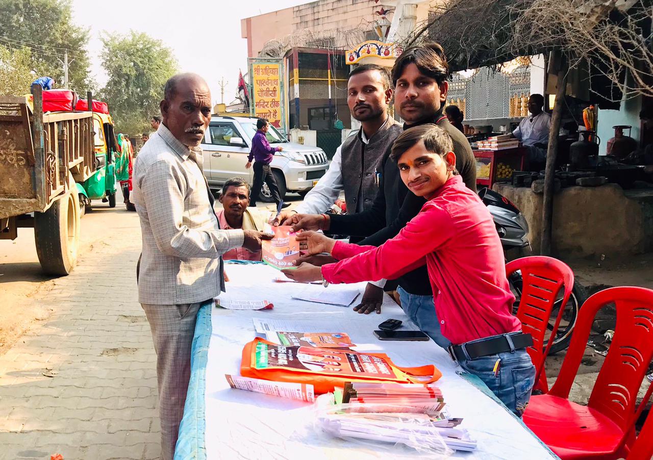 बरेली - ब्लाक रामनगर जैन मंदिर के पास भाजपा युवा मोर्चा ने लगाया कैम्प, बनाए सदस्य।
